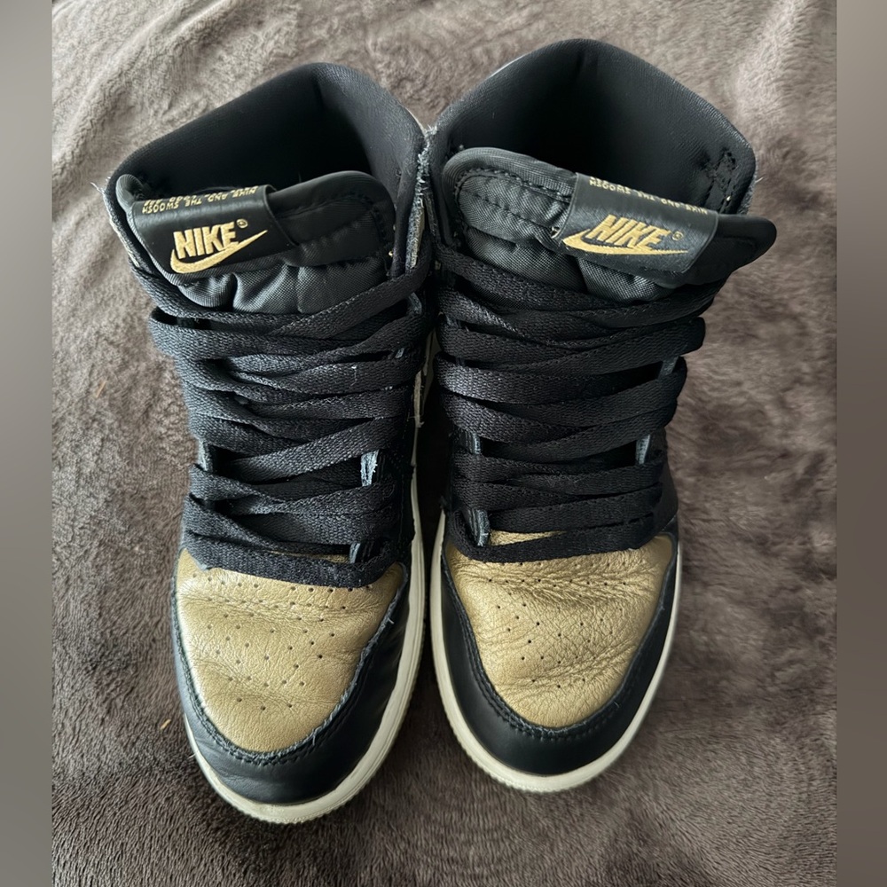 Nike Jordan 1 Retro High OG PS Boys Size 2Y Black/Gold - Picture 11 of 12
